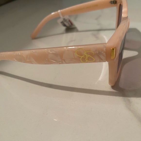 Jessica Simpson Sunglasses - Picture 7 of 9